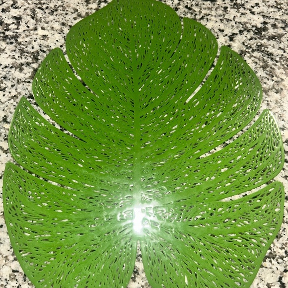 Green Leaf-Shaped Placemat Set of 4 - Picture 1 of 4